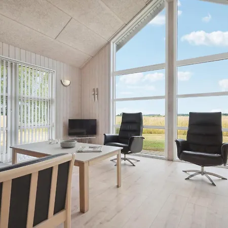 4 Bedroom Cozy In Haderslev